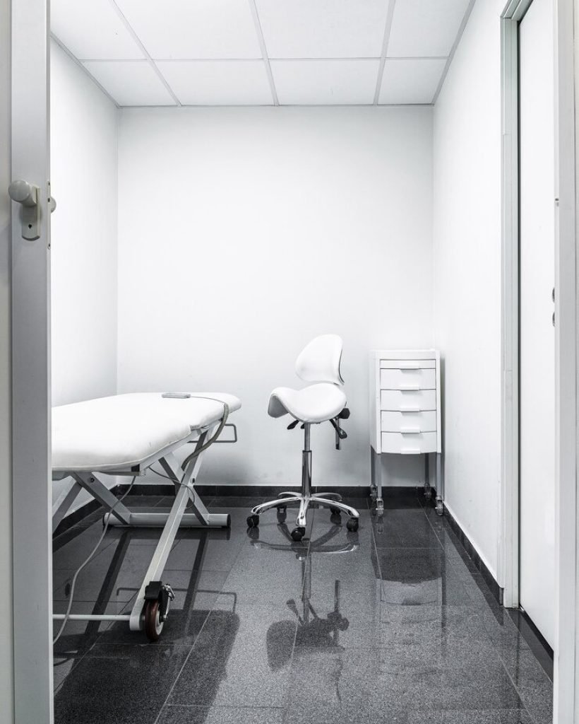 beauty-salon-treatment-room_1816